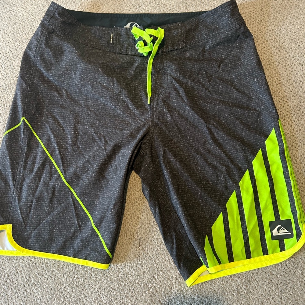 Quicksilver boardshorts 31”